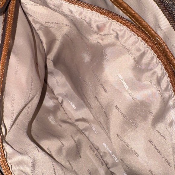 MICHAEL KORS Jet Set Medium Logo Pocket Tote Bag - Picture 10 of 10